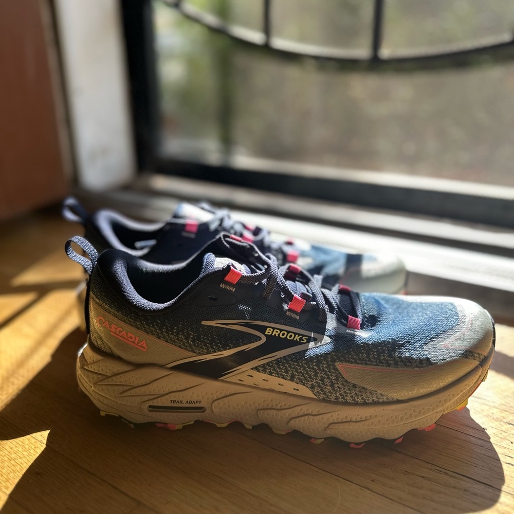 Women’s Brooks Cascadia 18, size 11 B